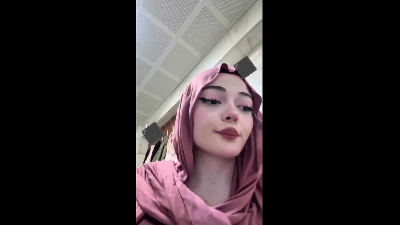 Arab girl with big boobs peeing 01