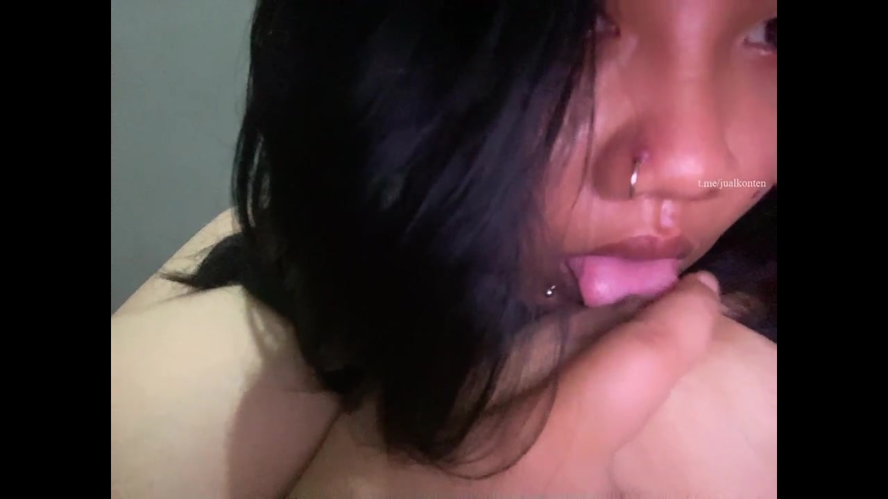 We got horny glasses girl here 28