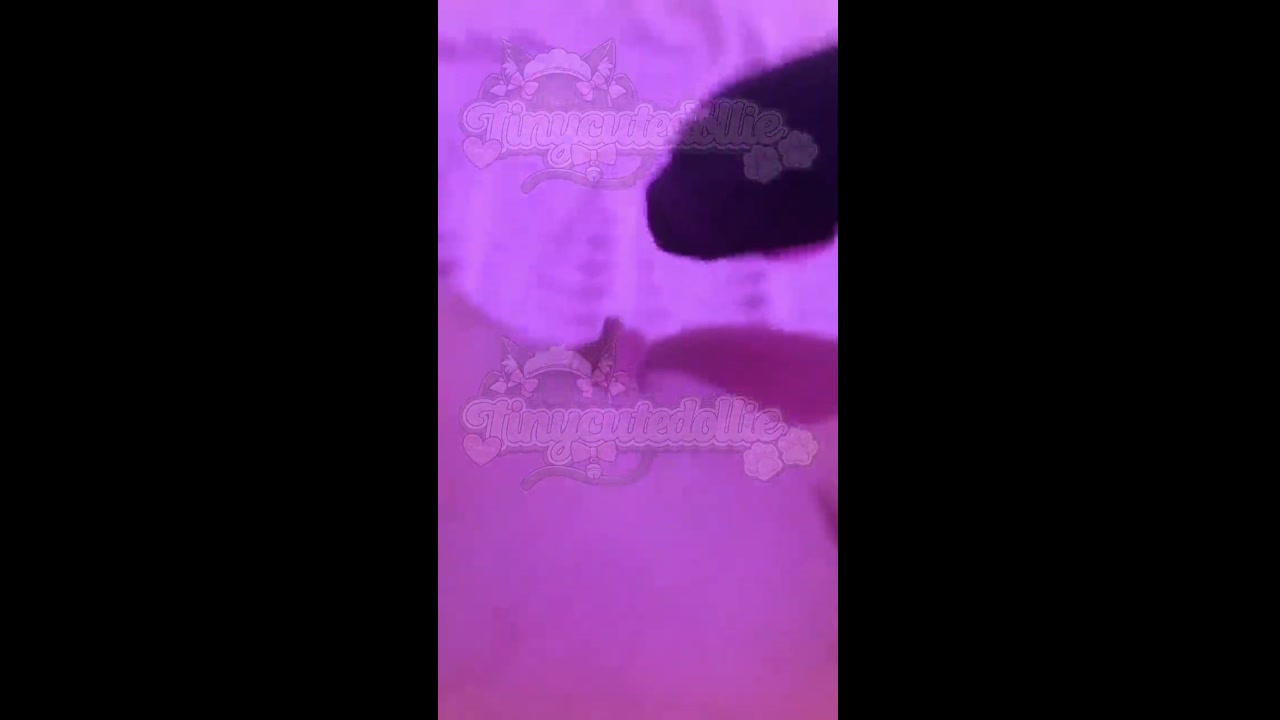 18 discord teen egirl playing with her pussy 01