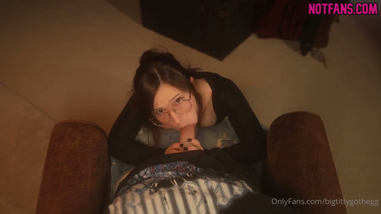 Big titty goth girl sucking her toy 01